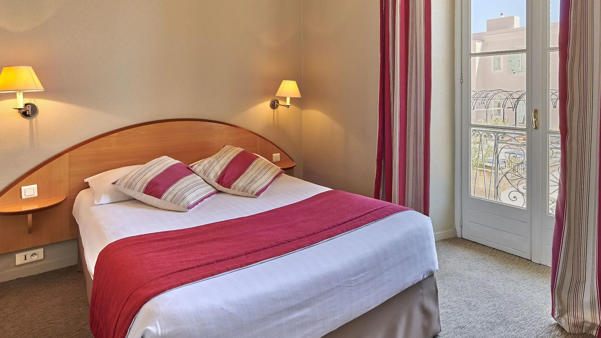 Hotel Vacances Bleues Balmoral Mentone 3*,  Francia