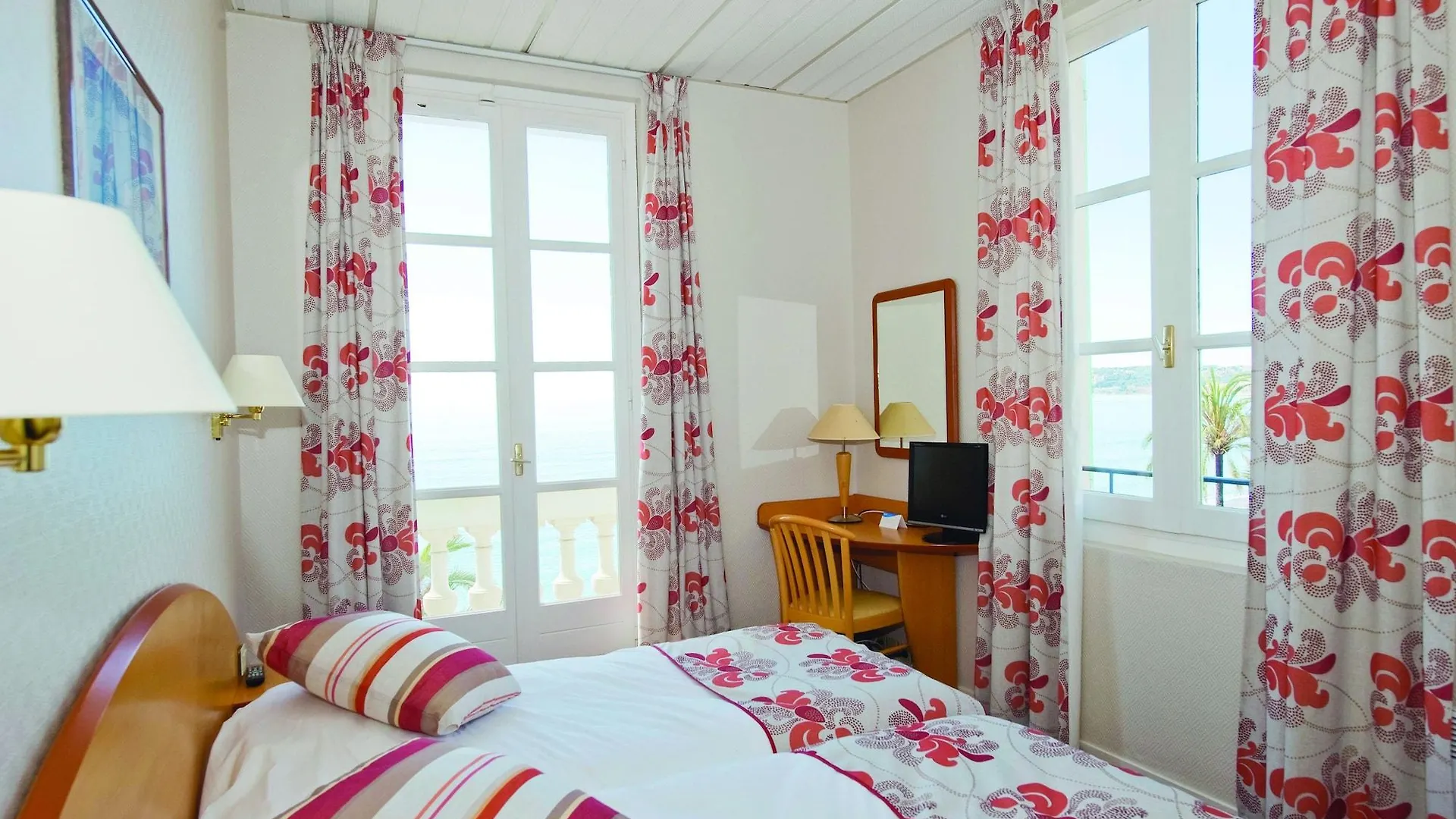 Hotel Vacances Bleues Balmoral Mentone 3*,